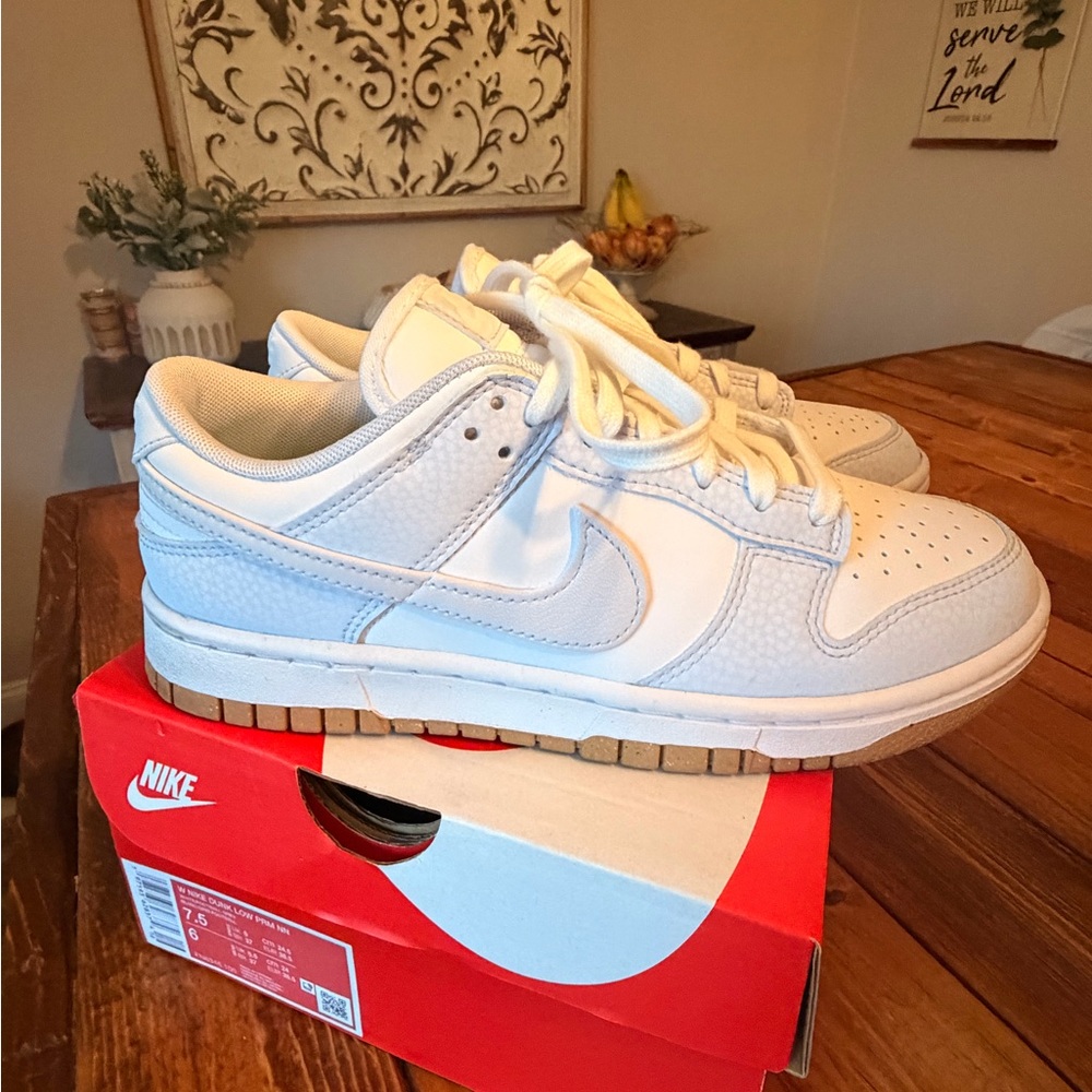Women’s sneakers